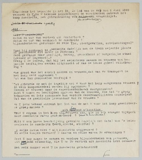 Twee vragenformulieren voor repatrianten van een transport dat op 25 jan. 1944 vertrokken was van Westerbork naar Auschwitz